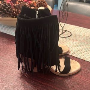 Koolaburra by Ugg Piaz II Suede Fringe Boho Sandals Size 39